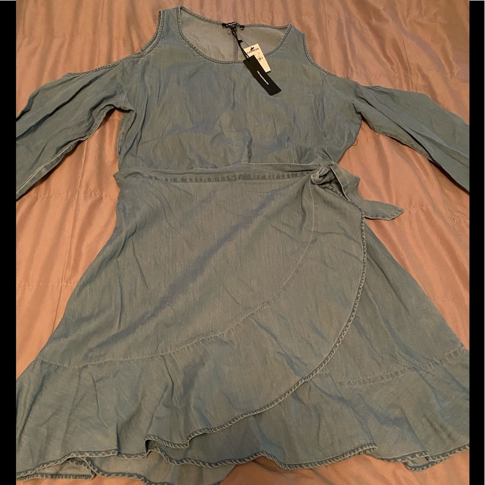 Express jean dress w/ exposed shoulder - L